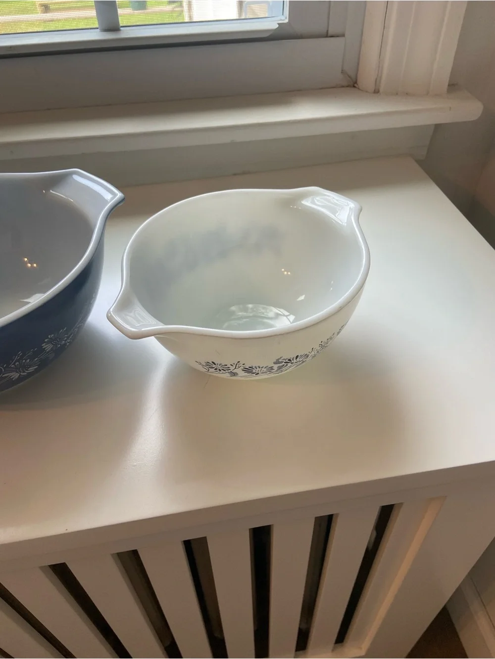 Vintage Pyrex Colonial Mist Cinderella nesting mixing bowl set Blue Daisy 1983.